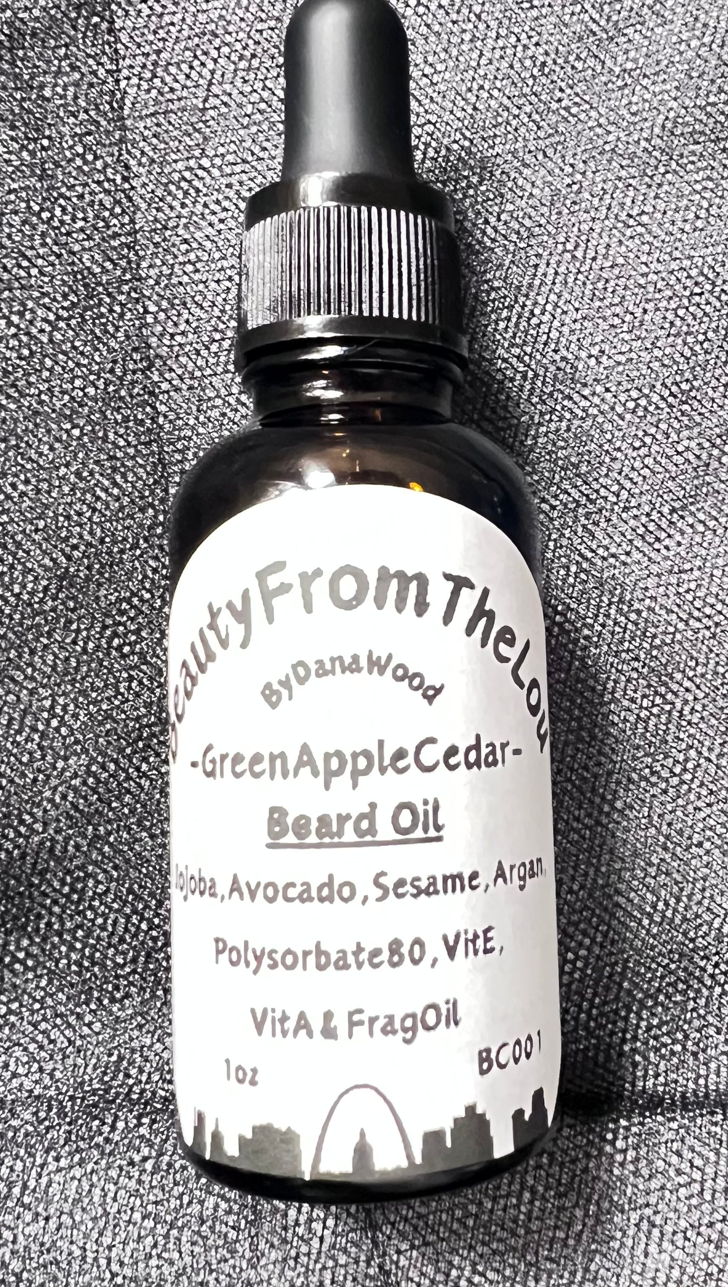 Luxury beard oil scented with Green Apple & Balsam Cedar for an out door rugged manly smell.