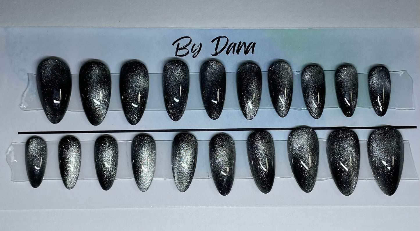 Professionally hand painted short stiletto set of 20 nails.