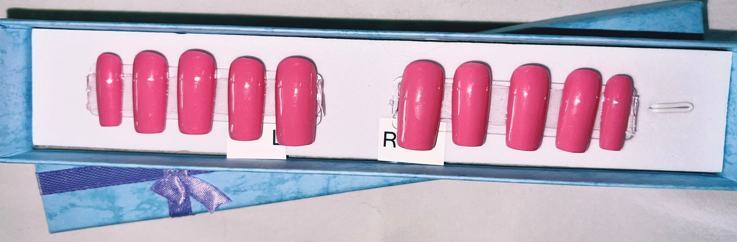 Size Small with a hand painted pink gel polish for a long lasting wear. A medium length and a square shape.