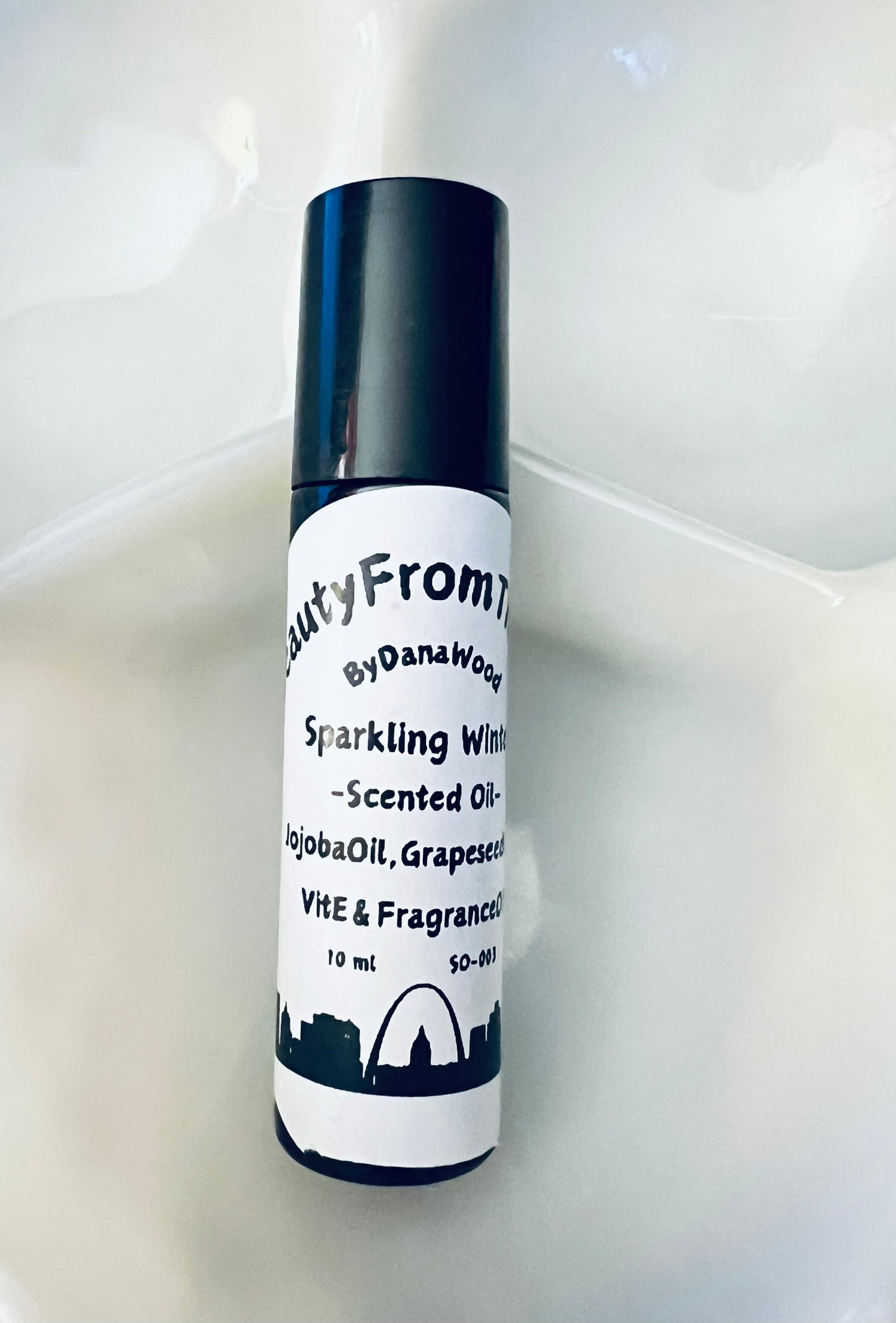 A roll on scented oil that smells wintery and sweet.
