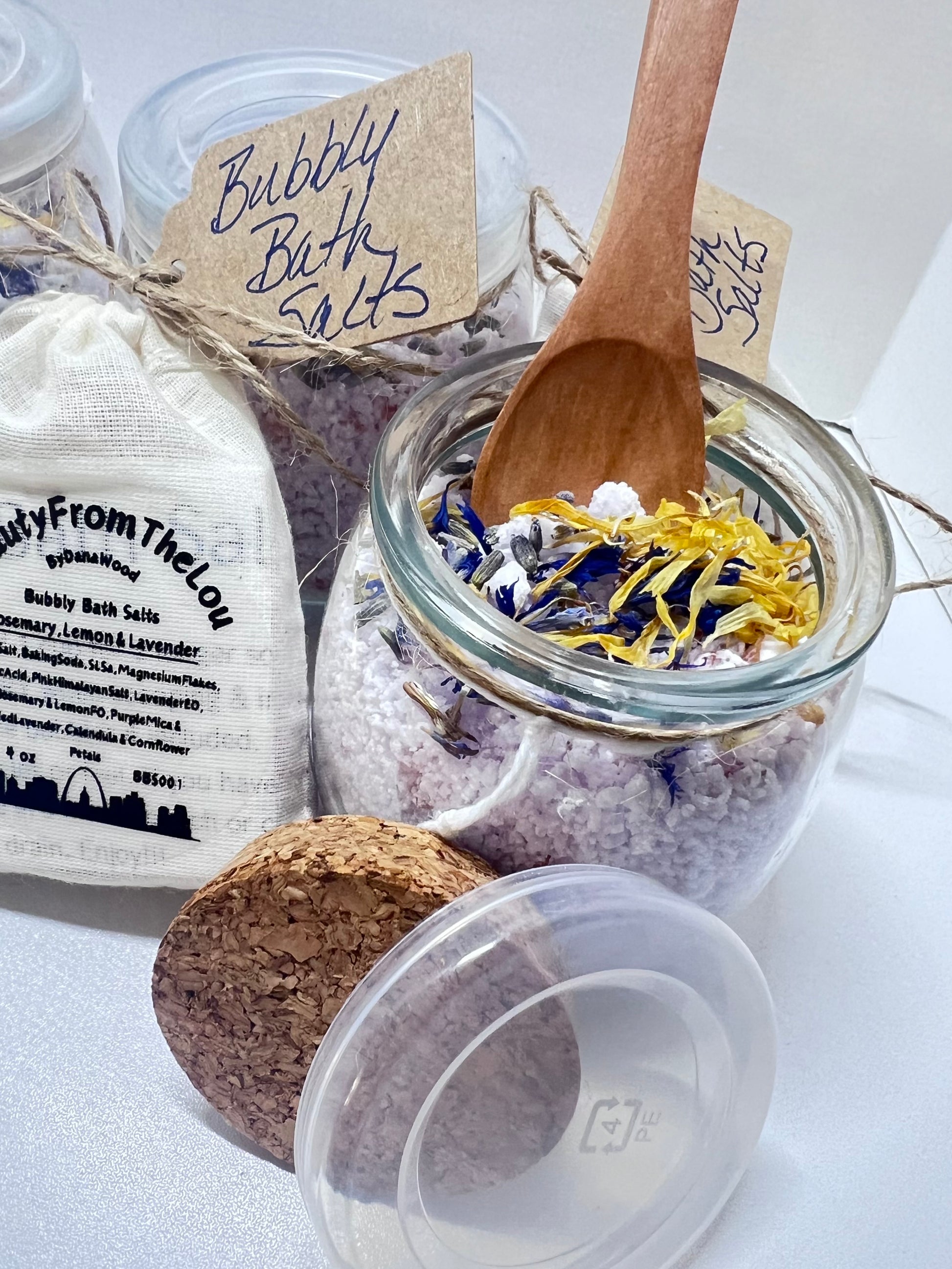 Bubbly Bath Salt for the ultimate relaxing bath of your life. A few dried flowers on the top include; Lavender buds, Calendula and Cornflower.