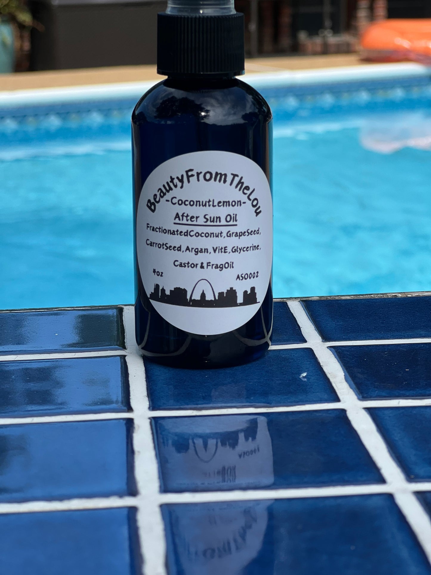 An amazing way to keep your sun kissed skin in shape after a day in outside. Smells of Coconut and lemon. So summery and fresh.