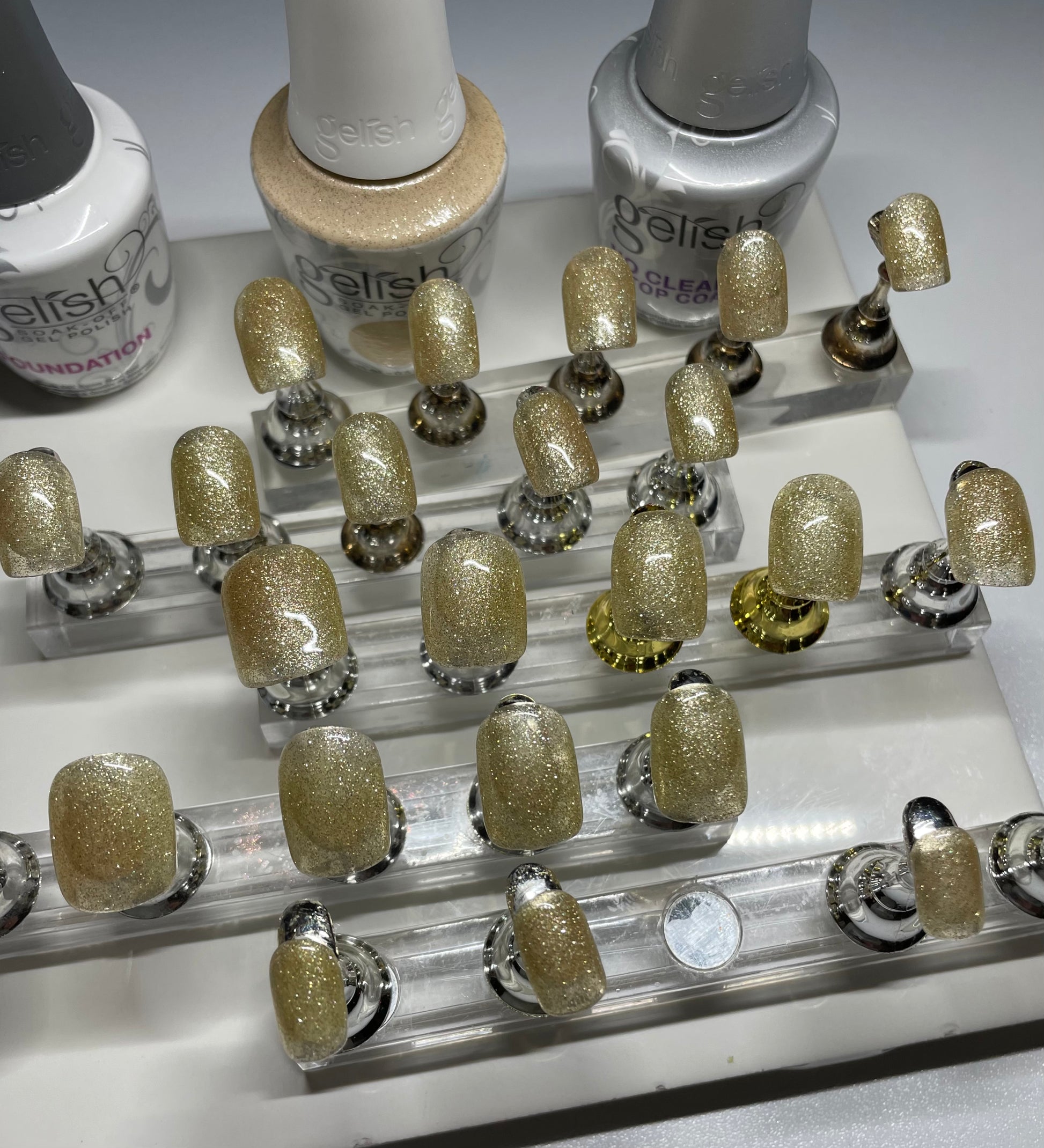 This is a great set of Hand Painted 24 nails for all year round. A gold gel polish that lasts a lifetime if taken care of properly. 