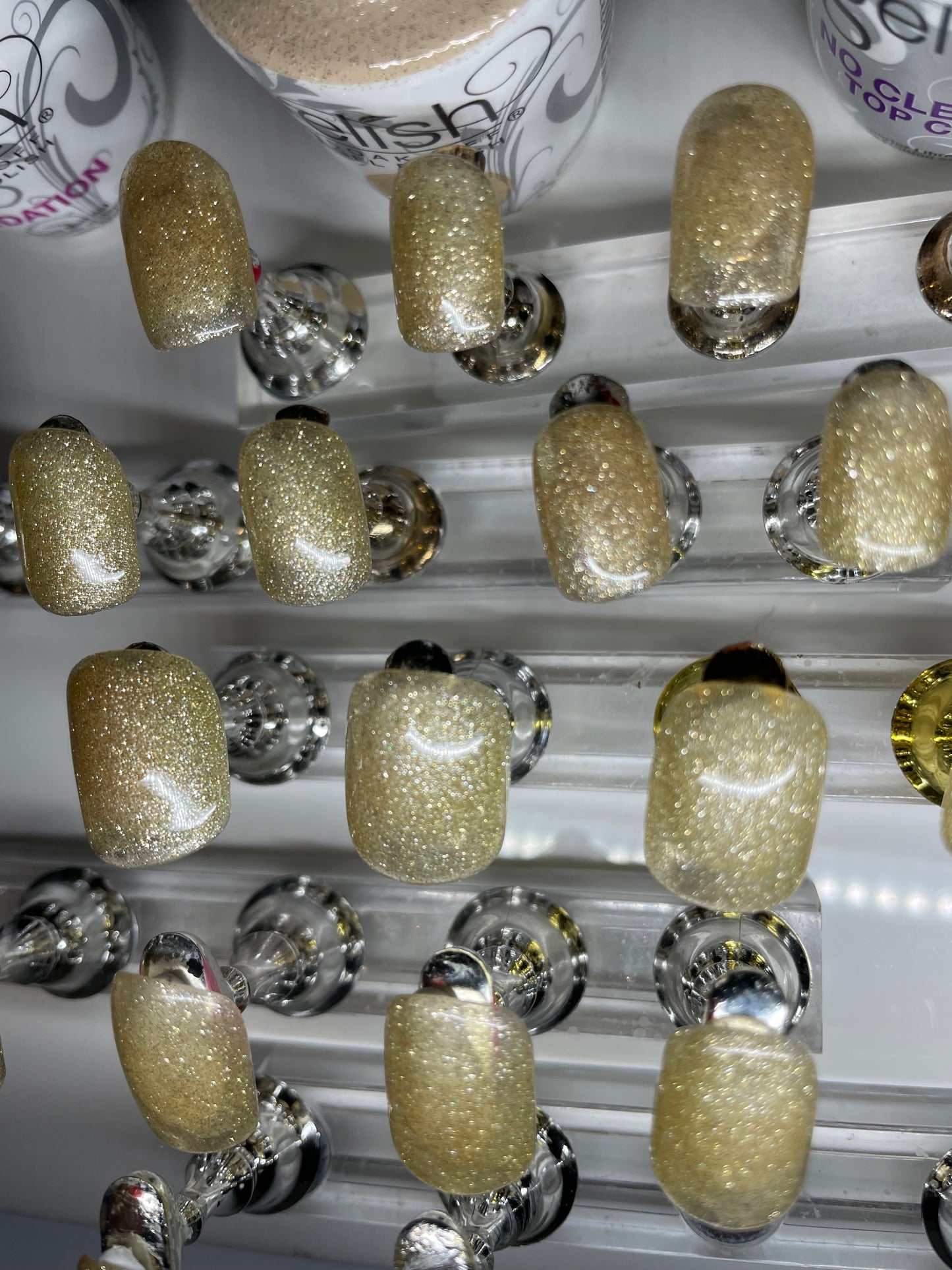 Fun Hand Painted set of 24 nails for anytime and anywhere. A short active length for the busy on the go ladies. A soft gold glitter gel polish.