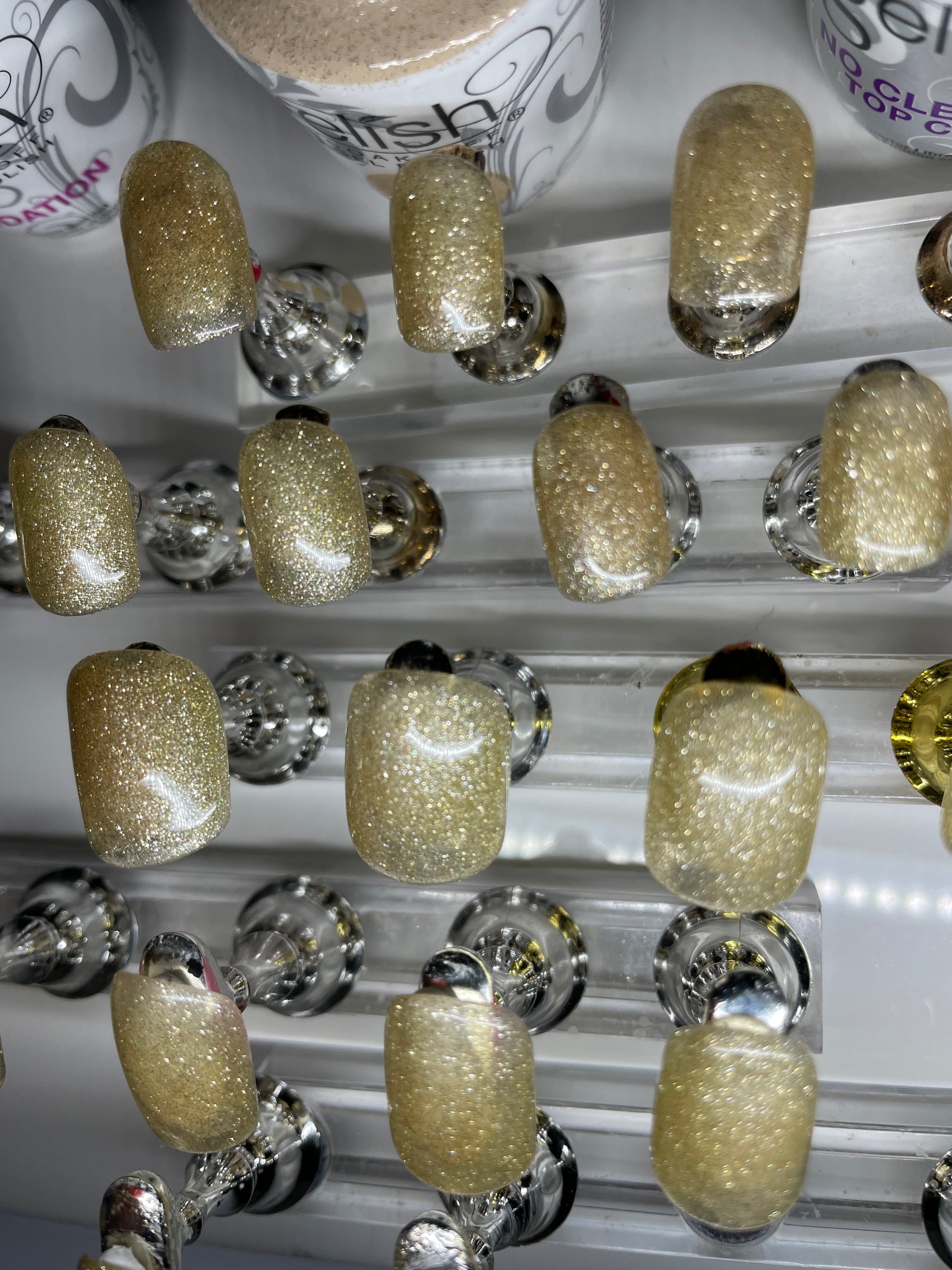 Fun Hand Painted set of 24 nails for anytime and anywhere. A short active length for the busy on the go ladies. A soft gold glitter gel polish.