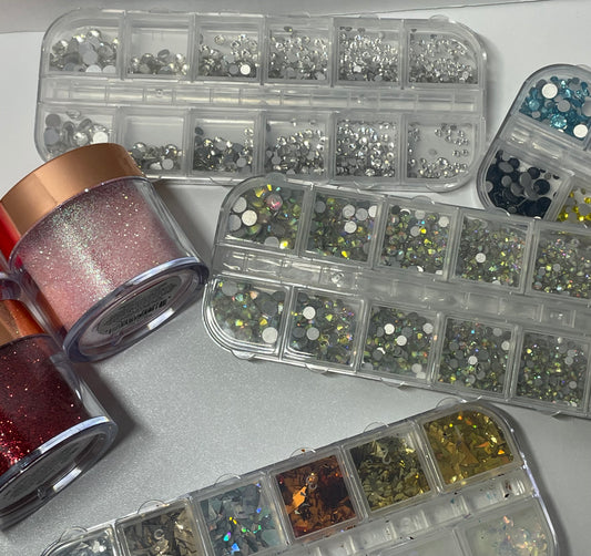 Some stones for your press-on nails in a variety of colors. Glitter for that sparkle in your set. 